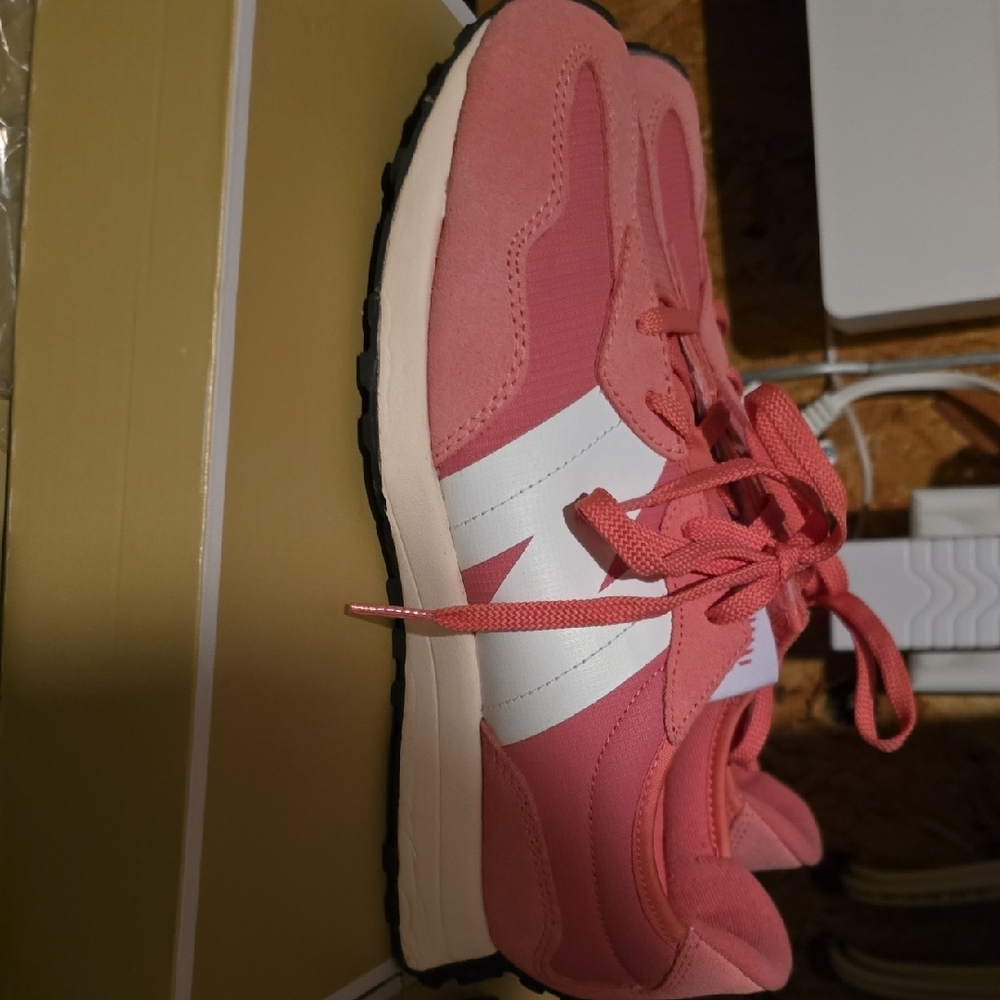 New Balance Pink and White Sneakers Retro-Inspired Design